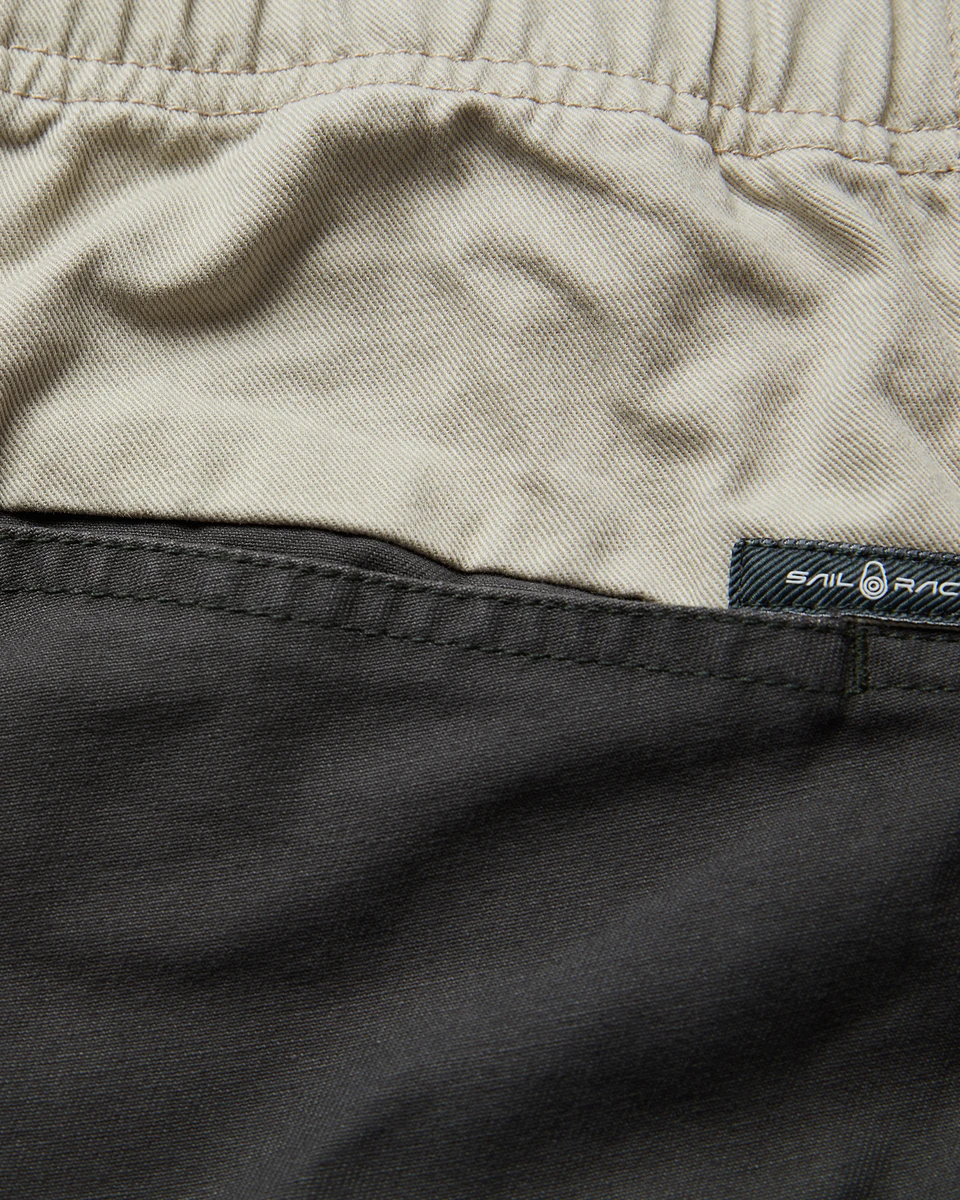 BREEZE BLOCKED SHORTS