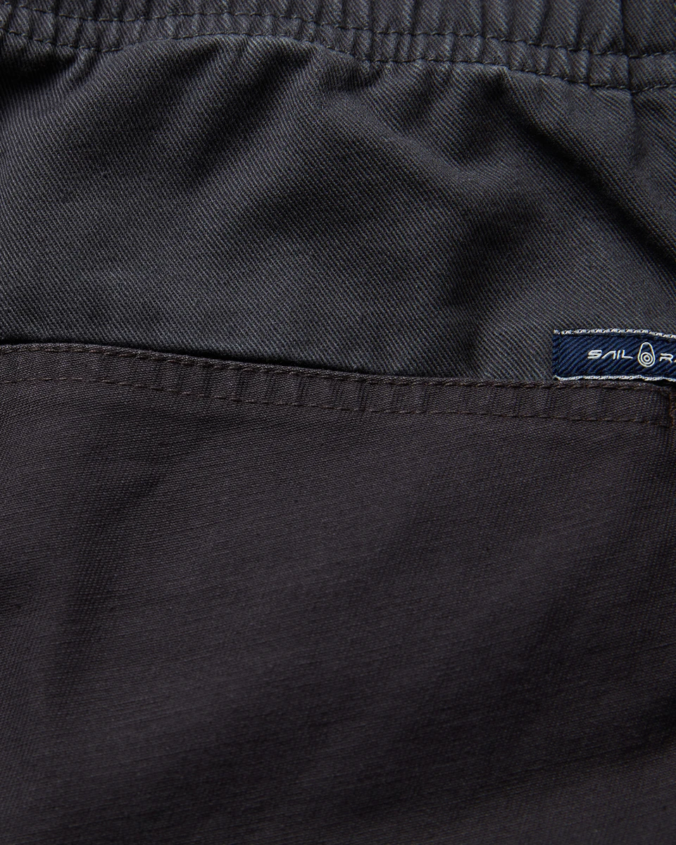 BREEZE BLOCKED SHORTS