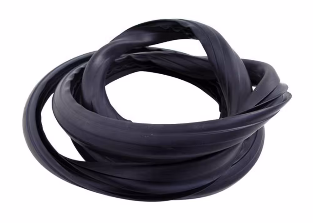 Gummistrimle bakrute til Volvo 240, 245, 245 1989- med kromlist