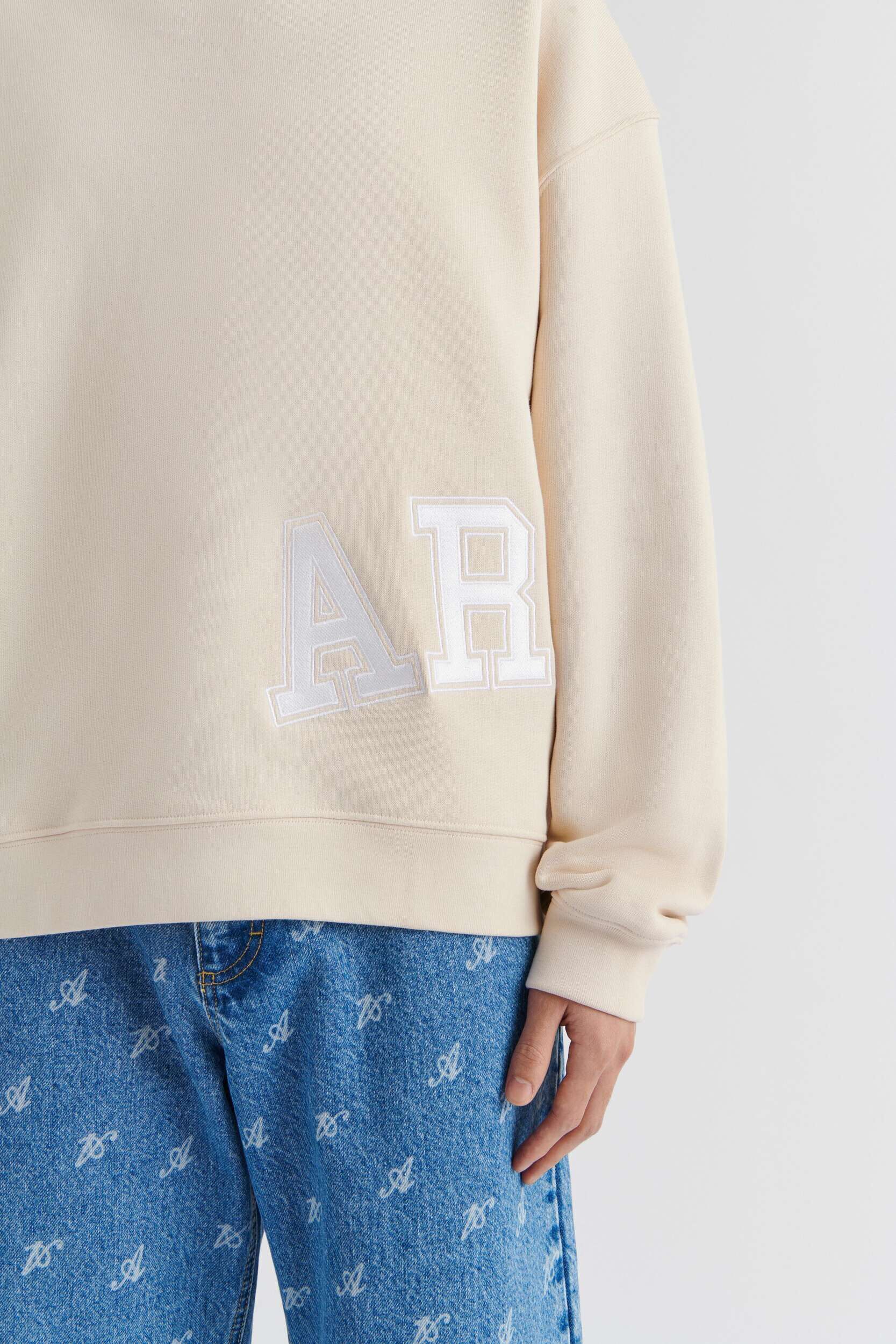 Tilt Sweatshirt - Image 12