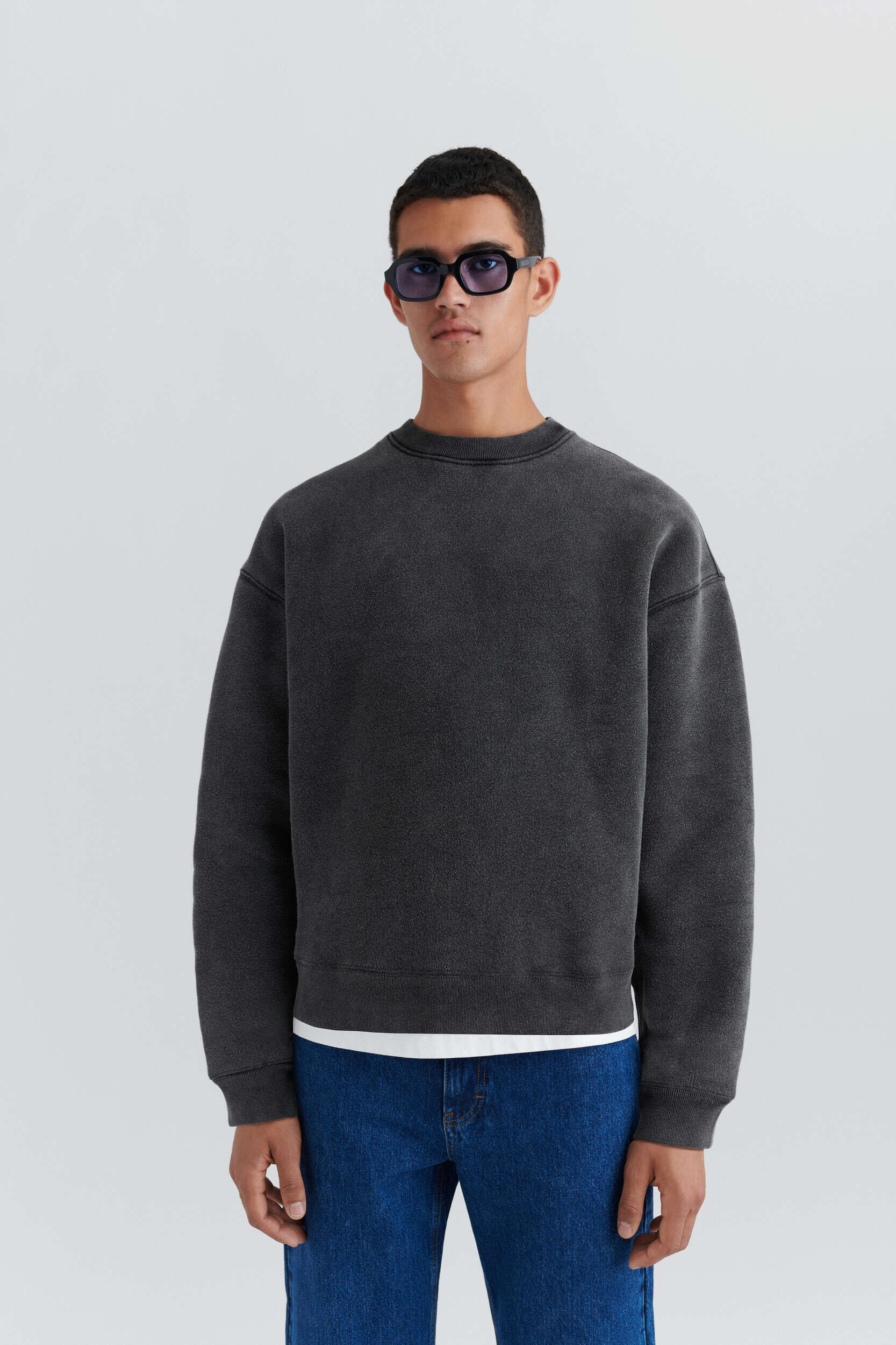 Typo Embroidered Sweatshirt - Image 4