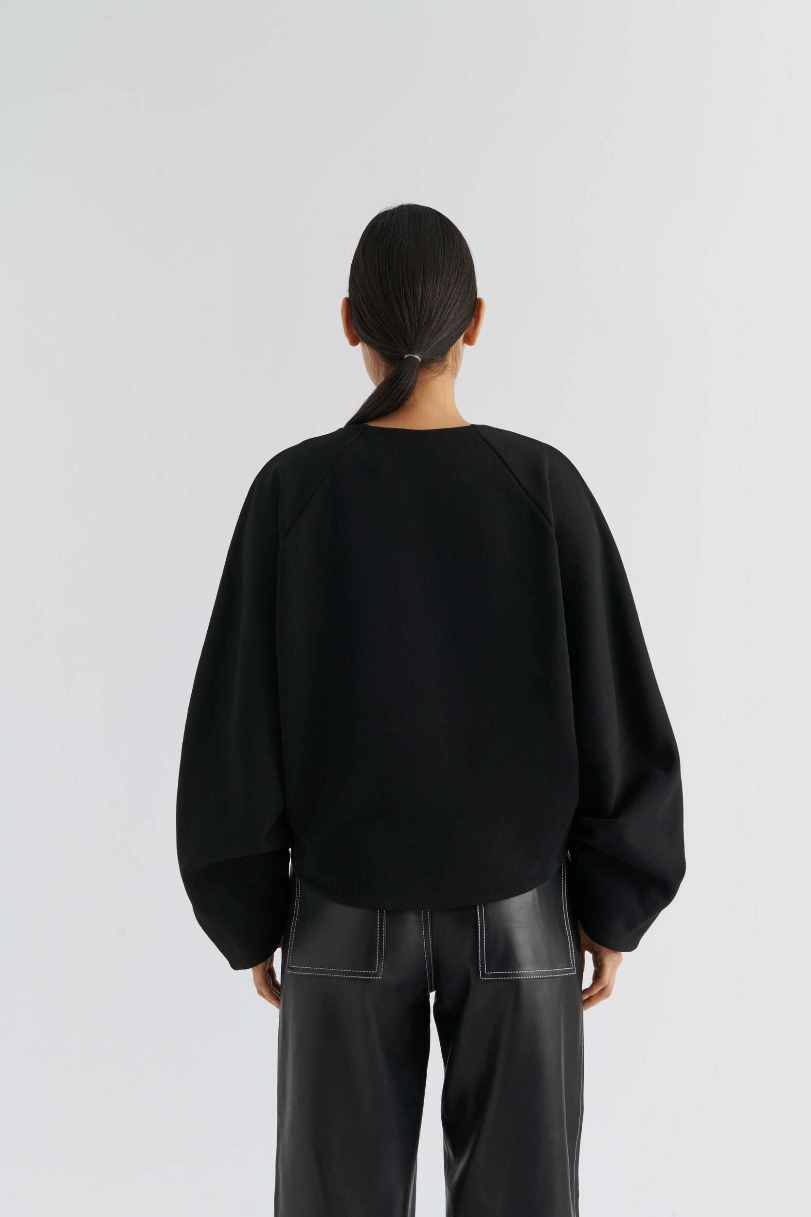 Halle Sweatshirt - Image 6
