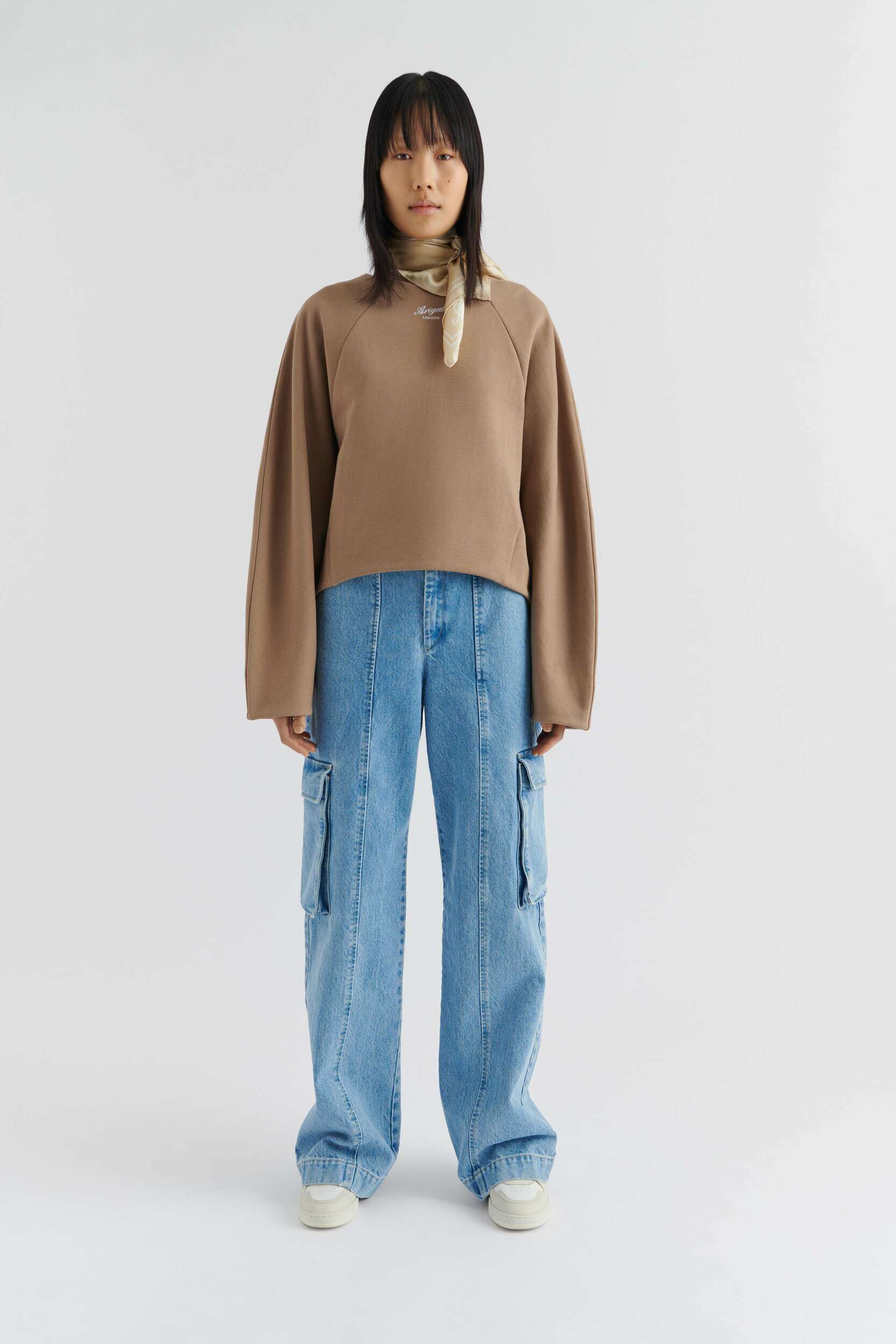 Halle Sweatshirt - Image 8